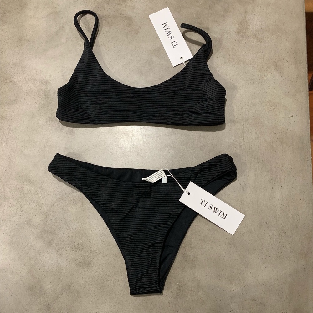 NEW WITH TAGS TJ SWIM LARA BLACK RIBBED BIKINI TOP